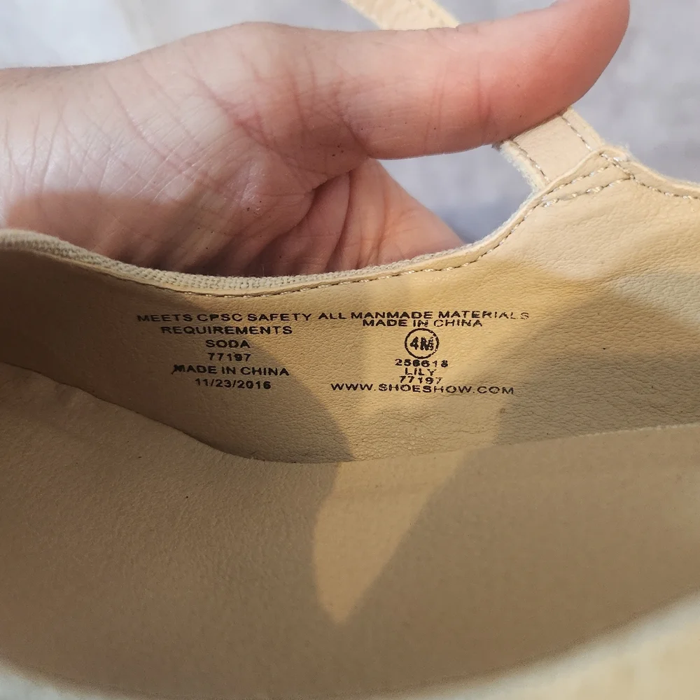 Soda Lace‎ Heel Cream Wedge Shoes Size 4M